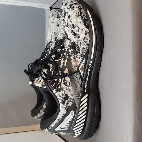 Brooks Adrenaline GTS 23 Size 9 - NEW - Picture 4 of 9